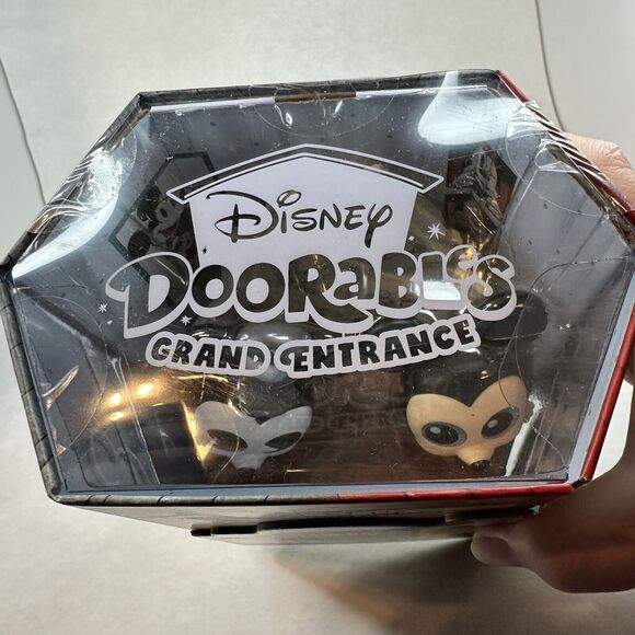 Disney Doorables MICKEY MOUSE STEAMBOAT WILLIE Grand Entrance 3" NEW in BOX - Picture 8 of 13